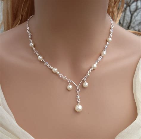 Pearl necklace with crystals in 